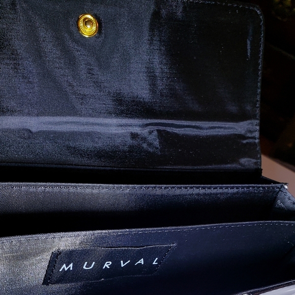 NWT Cream & Black Wristlet w/Chain - Picture 7 of 9